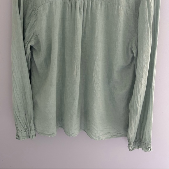 JP and Mattie Green Ruffles Blouse Mother of Pearl Buttons Size Medium - Picture 9 of 12